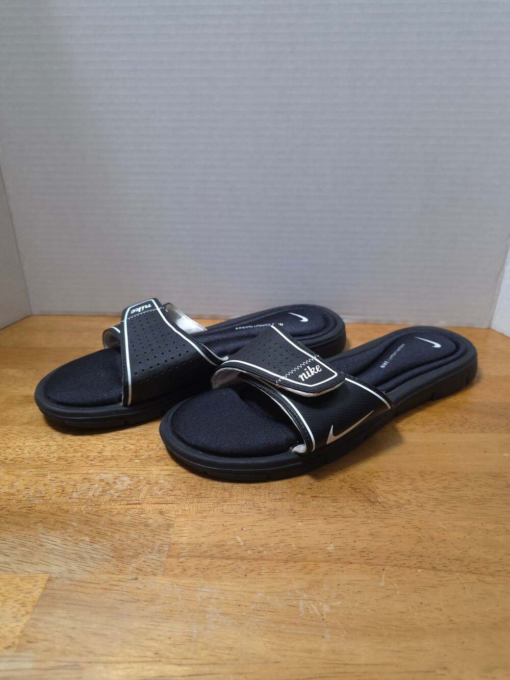 Nike Comfort Footbed Black Slide Sandals Size 10 Slip On Cushioned Adjustable